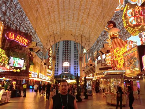 restaurants at fremont street experience.